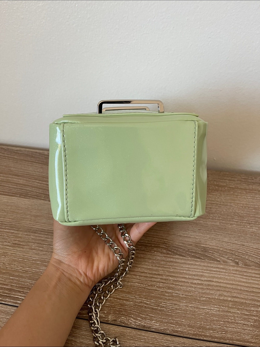 Bake It Like Betsey Johnson Mint Green Oven Novelty Crossbody Bag - Picture 7 of 9